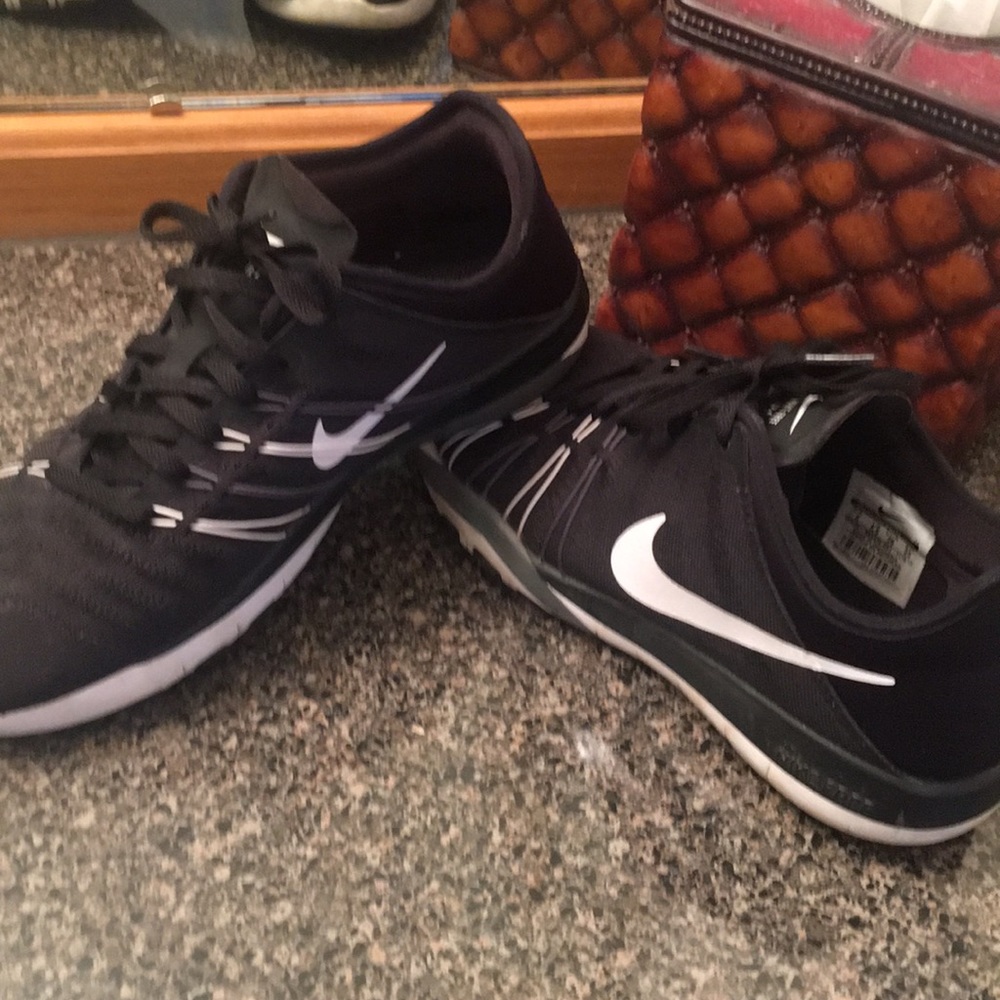 Tennis shoe